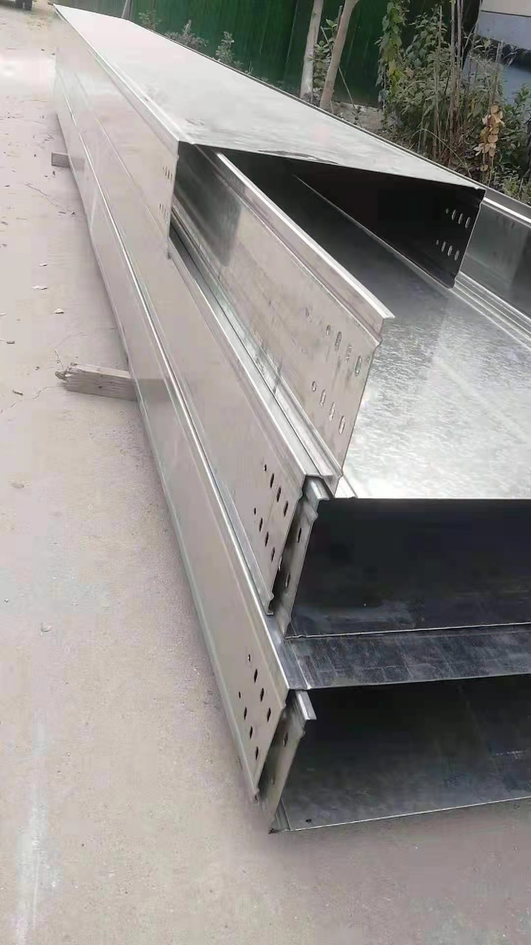 大跨距电缆桥架